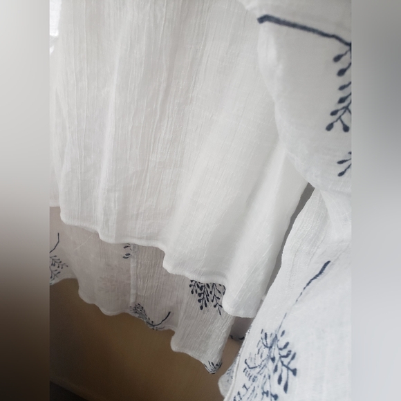 Papillon Floral Sleeveless White Dress - Picture 3 of 8